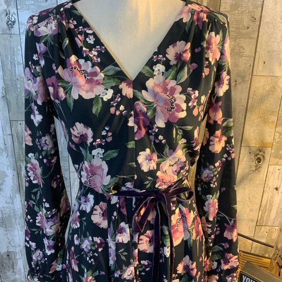 Gal Meets Glam Floral Long Sleeve Dress - Black and Pink. Size 6 - Picture 2 of 7